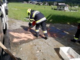 03.07.2017 Oelbindearbeiten FF03 03.07.2017 Oelbindearbeiten FF03